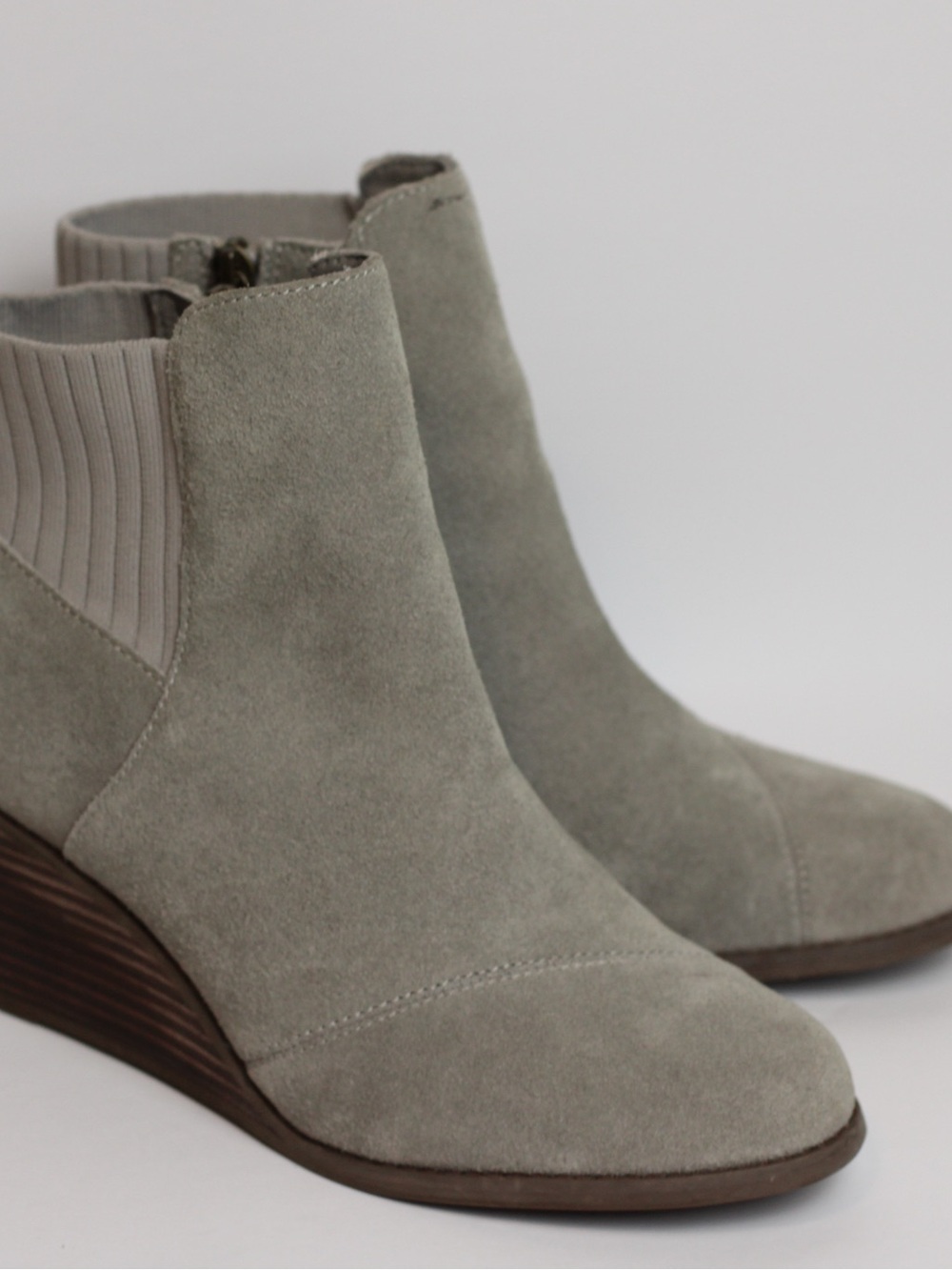 Toms Sadie Suede Wedge Ankle Booties Womens Size 9 Cement Grey Side Zipper
